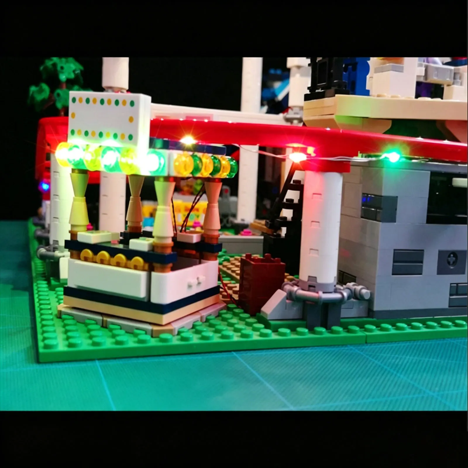 Комплект светодиодного освещения LYBMTWF, совместимый с конструктором Lego 10261 «Американские горки» (модельные блоки в комплект не входят) (art.: 3920d9726432a) - 3920d9726432a