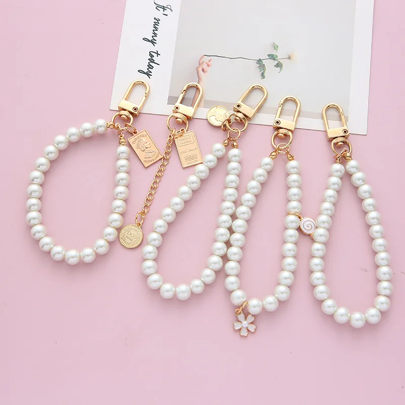 

Retro Beauty Keychain Heart Pearl Small Gift for Earphone Case Chain Ornaments Keyring Round Pendant Cute Girly Keychain