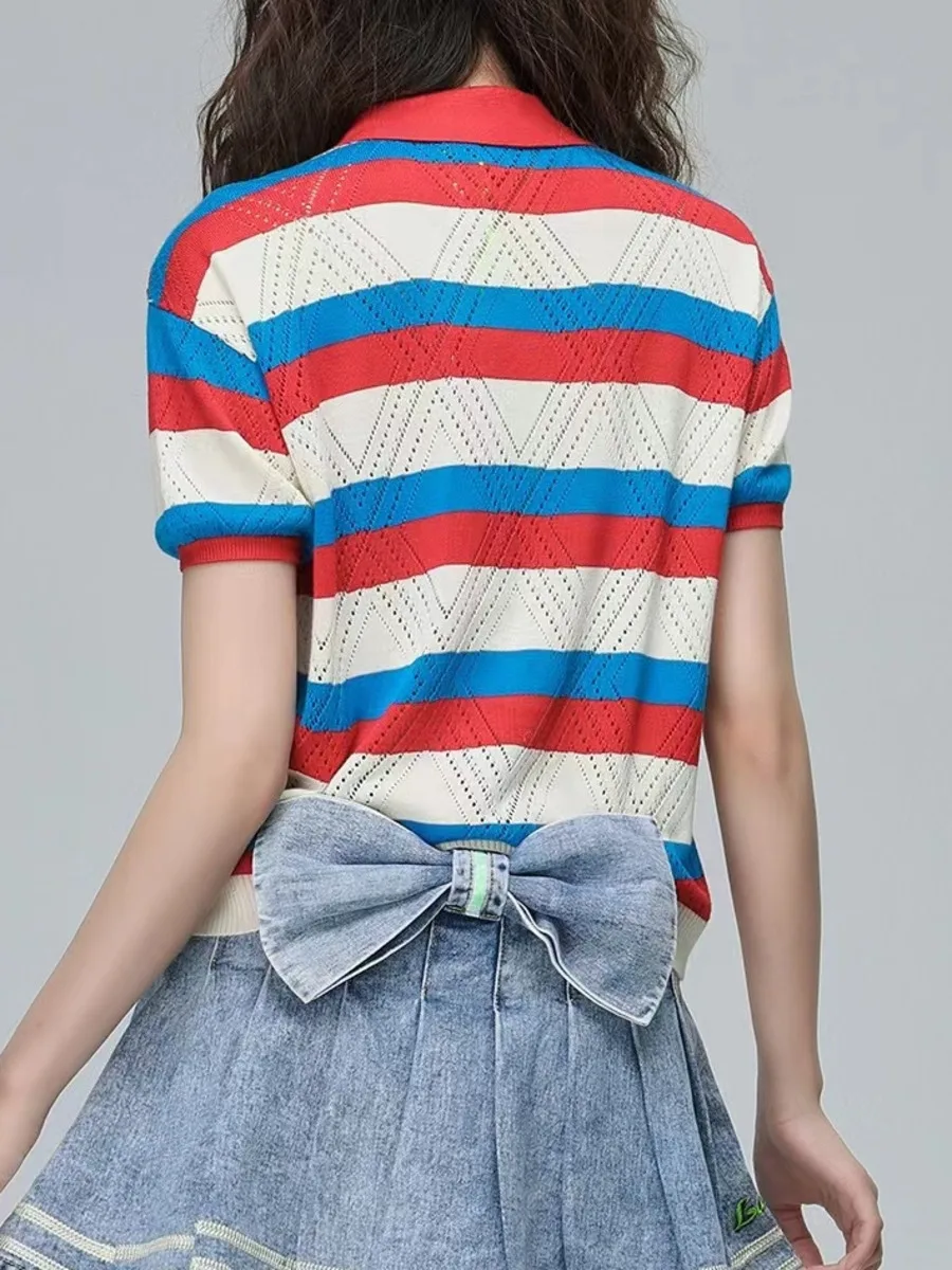 Женский трикотажный свитер в полоску