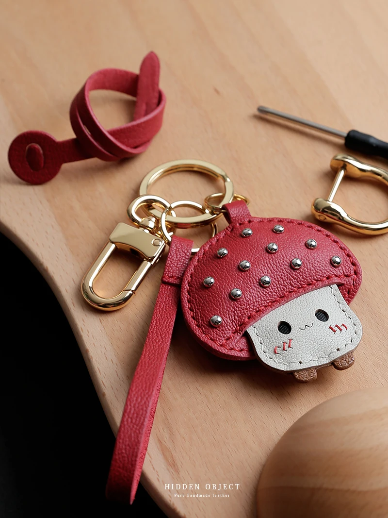 Кожаная сумка ручной работы подвеска красный зонтик с грибами кулон кожаный