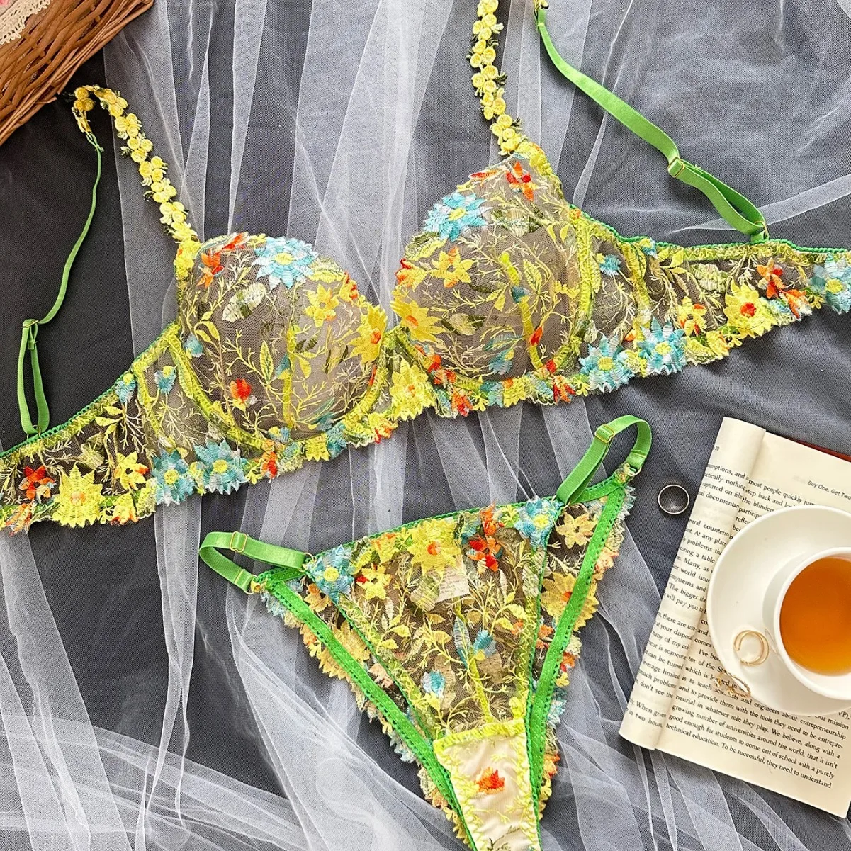 Новинка соблазнительное нижнее белье с цветочной вышивкой на груди женская