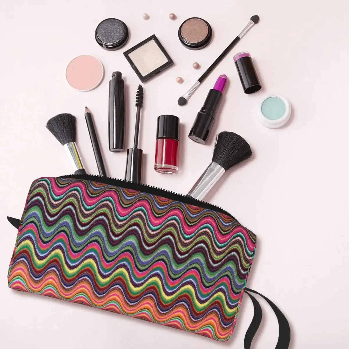 Женская косметичка в богемном стиле с геометрическим рисунком