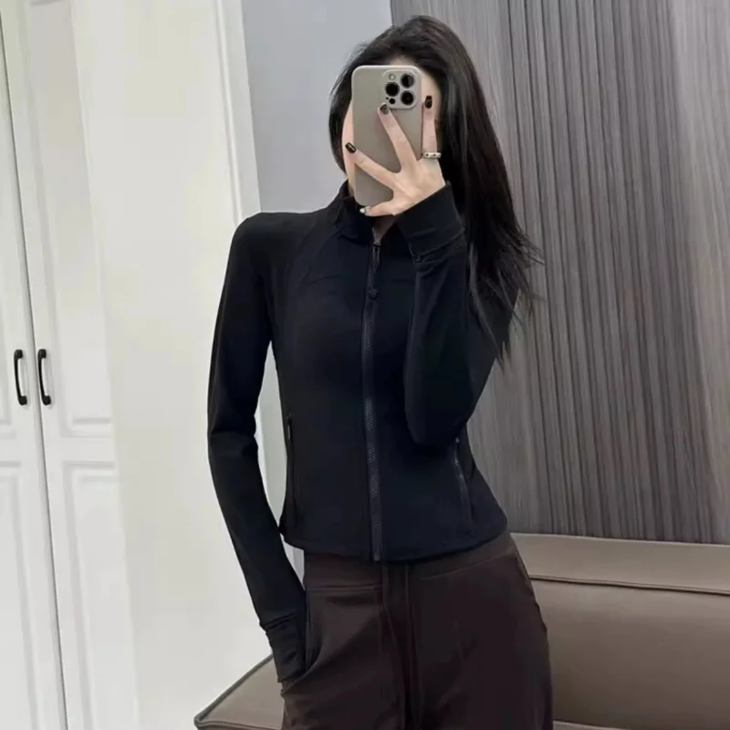 Классический костюм для йоги с коротким воротником