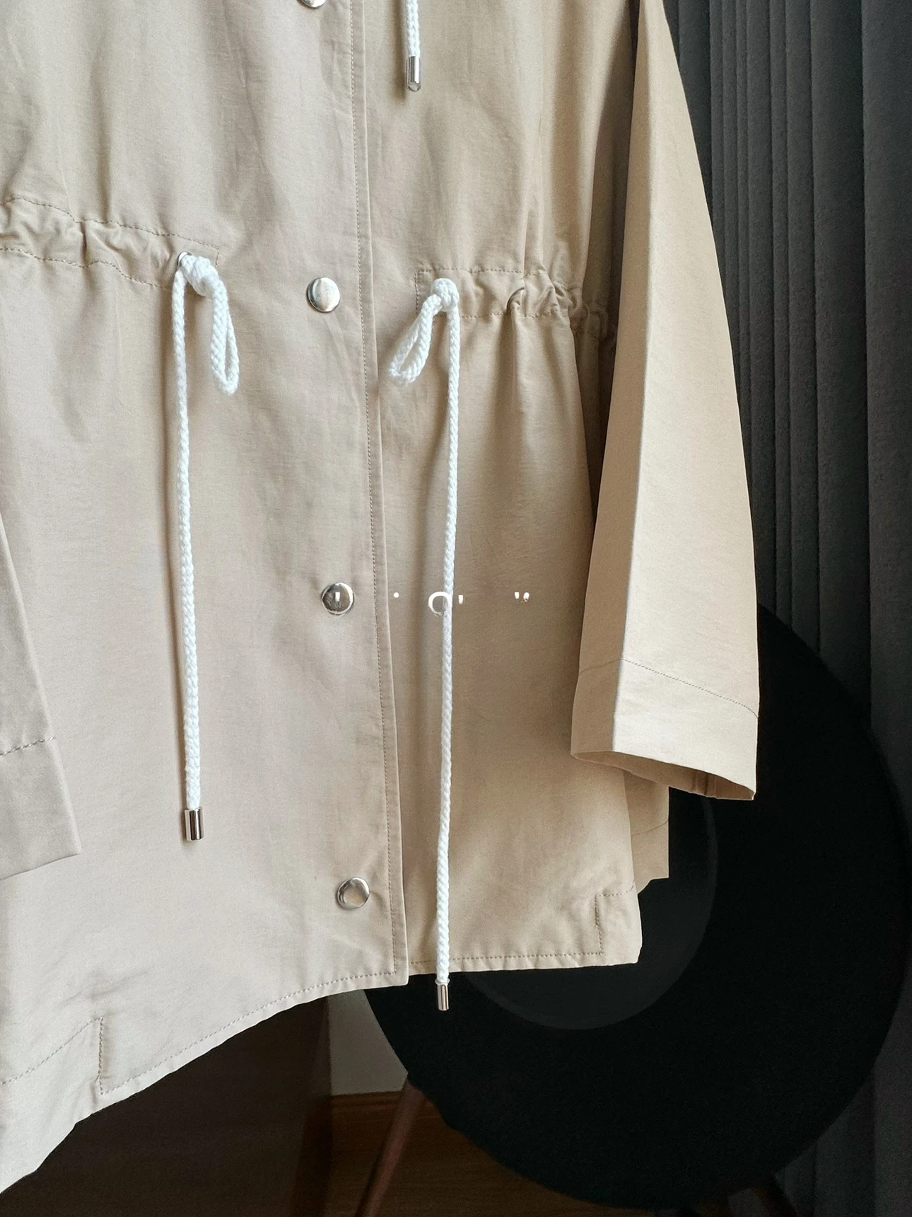 Рисунок 5 - Женский осенне-зимний Тренч с капюшоном