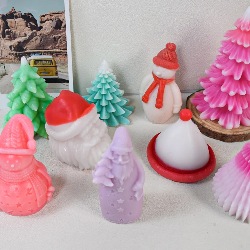 

Christmas Tree Aromatherapy Candle in Unique Silicone Mold - Create a Festive Atmosphere with this Exquisite Holiday Decor