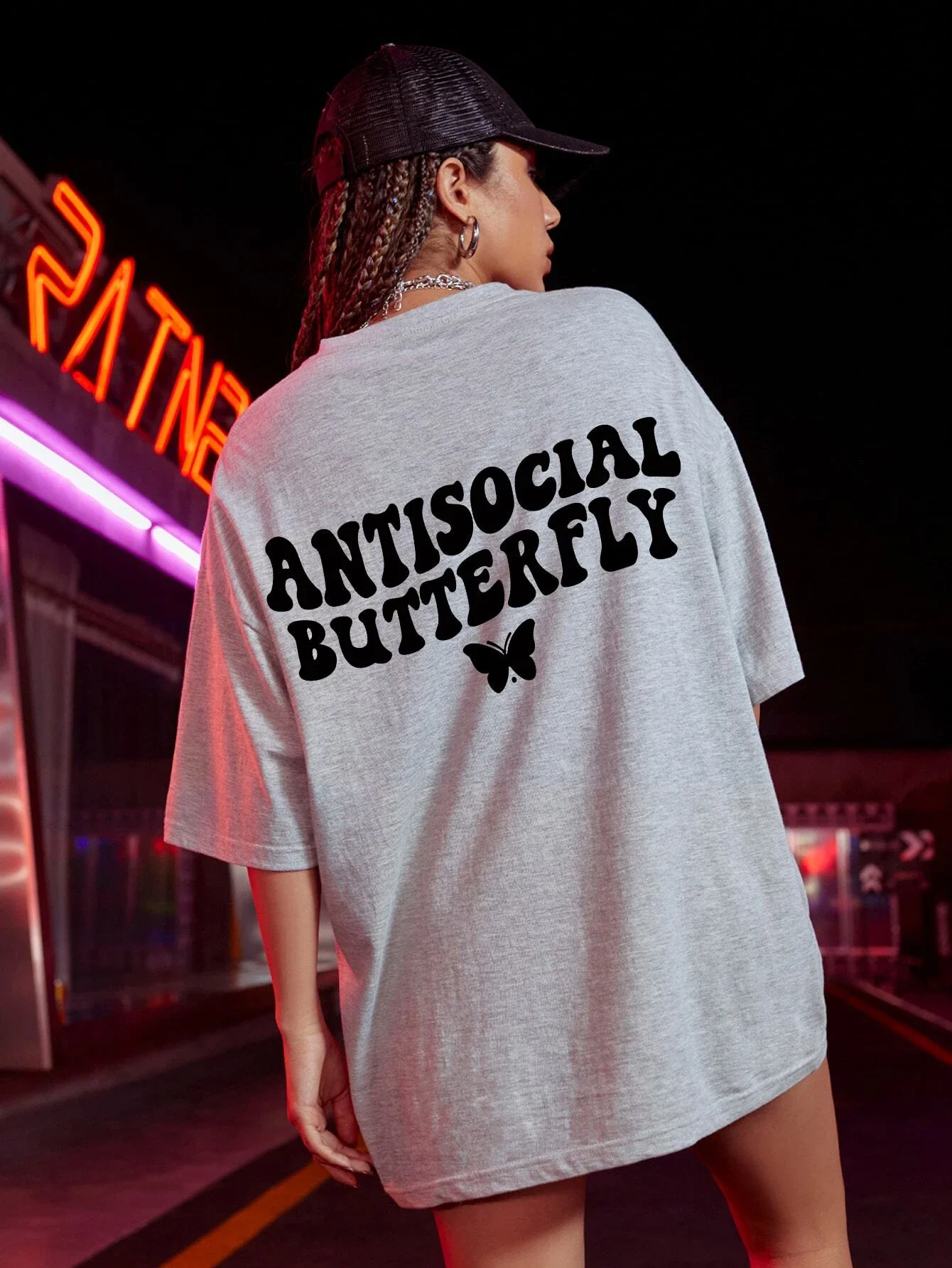 

Butterfly & Letter Graphic Drop Shoulder Tee