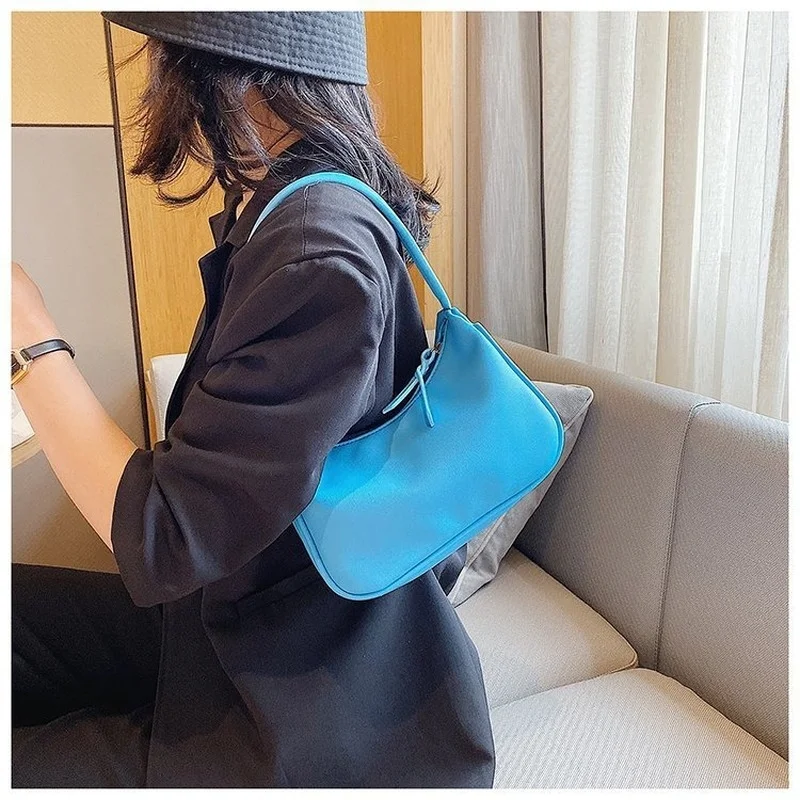 

Fashion Women's Bags New Women's Hand-held Shoulder Bag Simple Trend Underarm Bag Sandwich Zipper Bag Baguette Bag Dumpling Bag