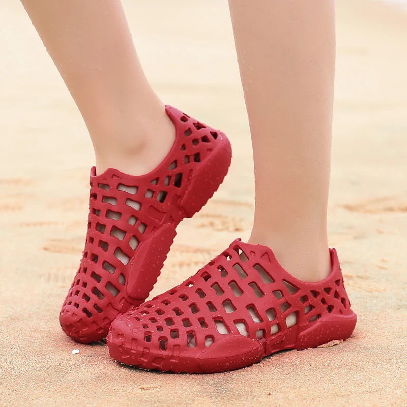 

2022 Mens Sandals Summer Non-slip High Quality Hole Shoes Clogs Garden Shoes Home Indoor Beach Flat Male Mules Size 36-45
