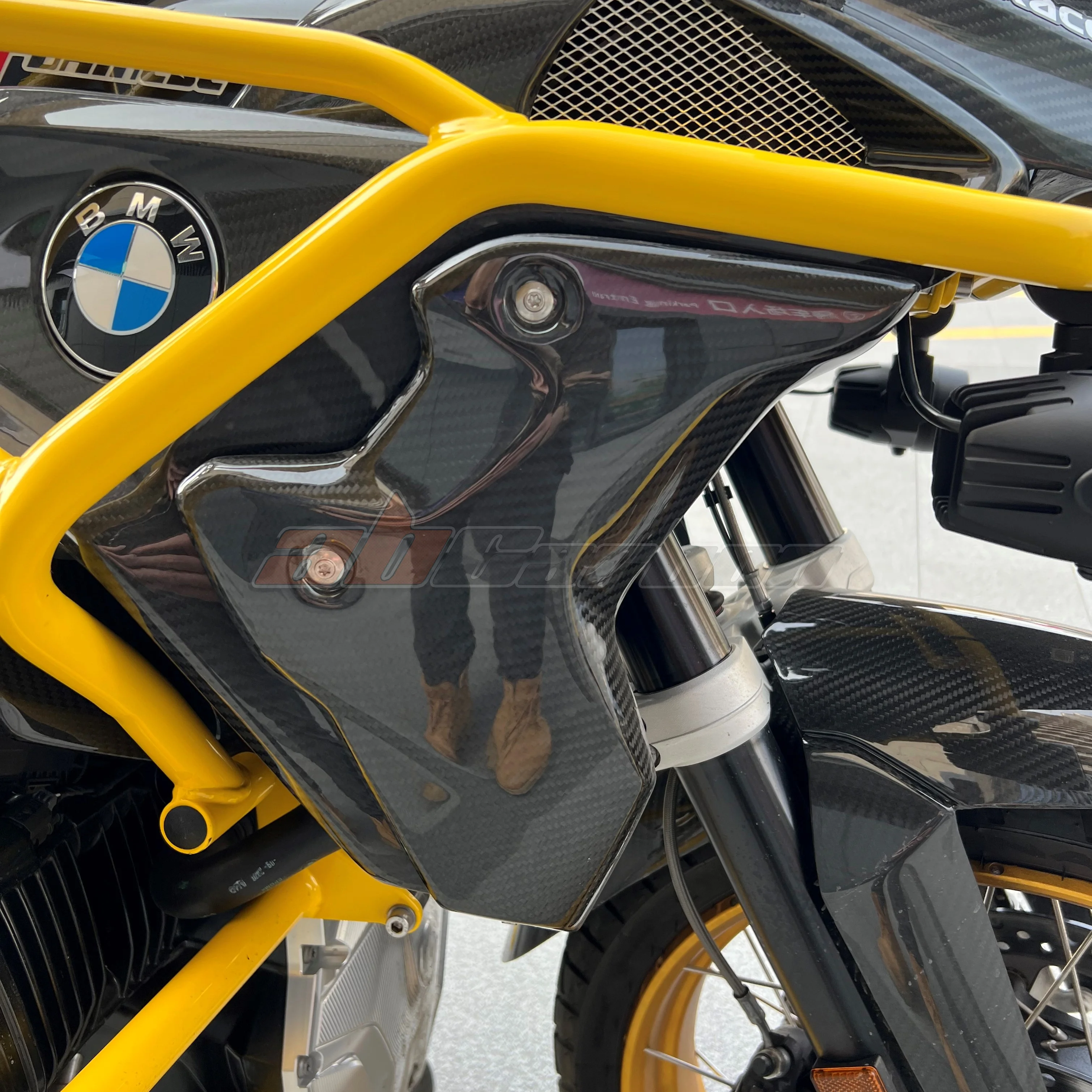 

Side panel of Seat Cover For BMW R1250GS 2020-2019 Full Carbon Fiber 100%