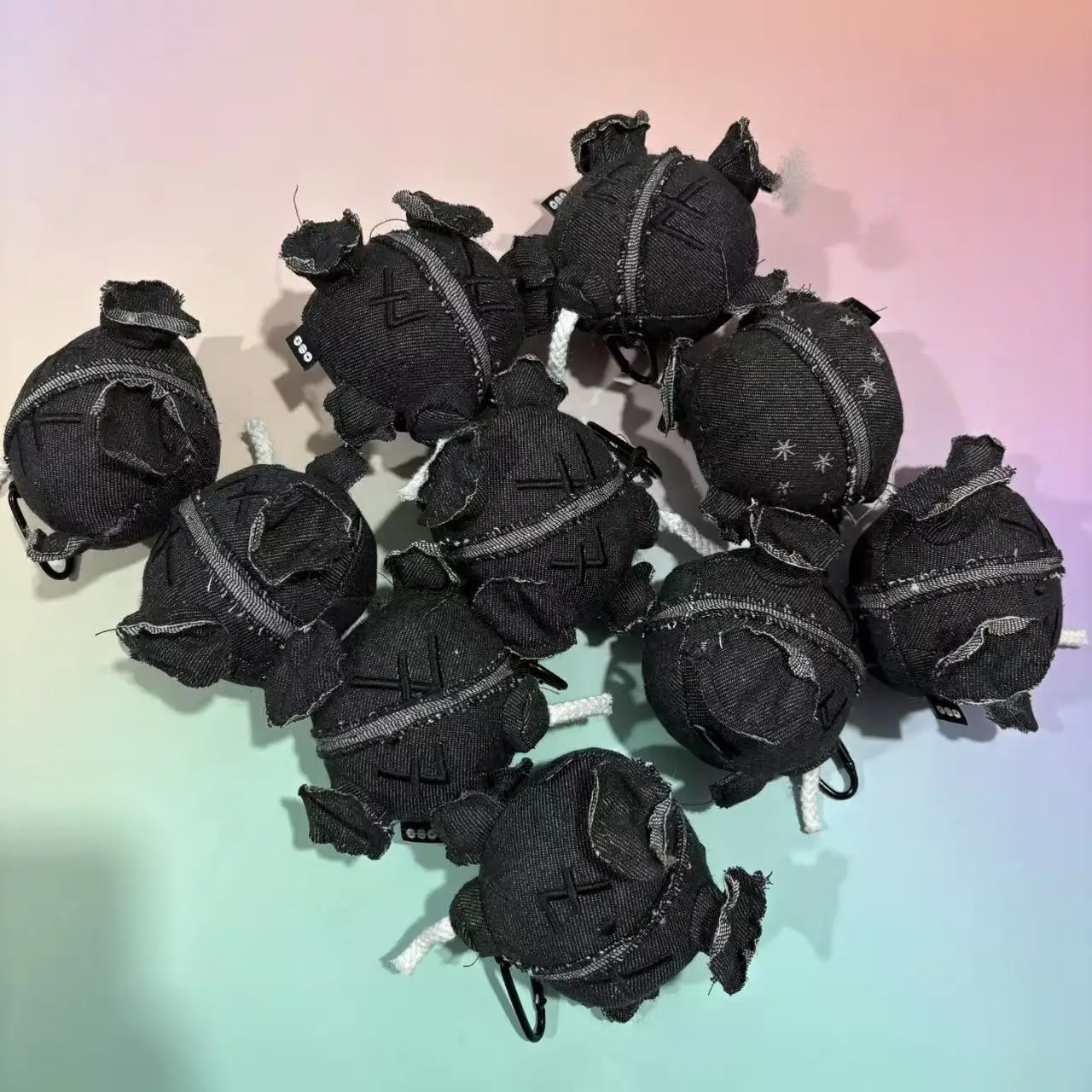 Фото Новый плюшевый брелок BTS Black Peripheral в виде угольной печи, подвеска, плюшевые игрушки, украшение для сумки, коллекционный аксессуар, подарки на день рождения №5