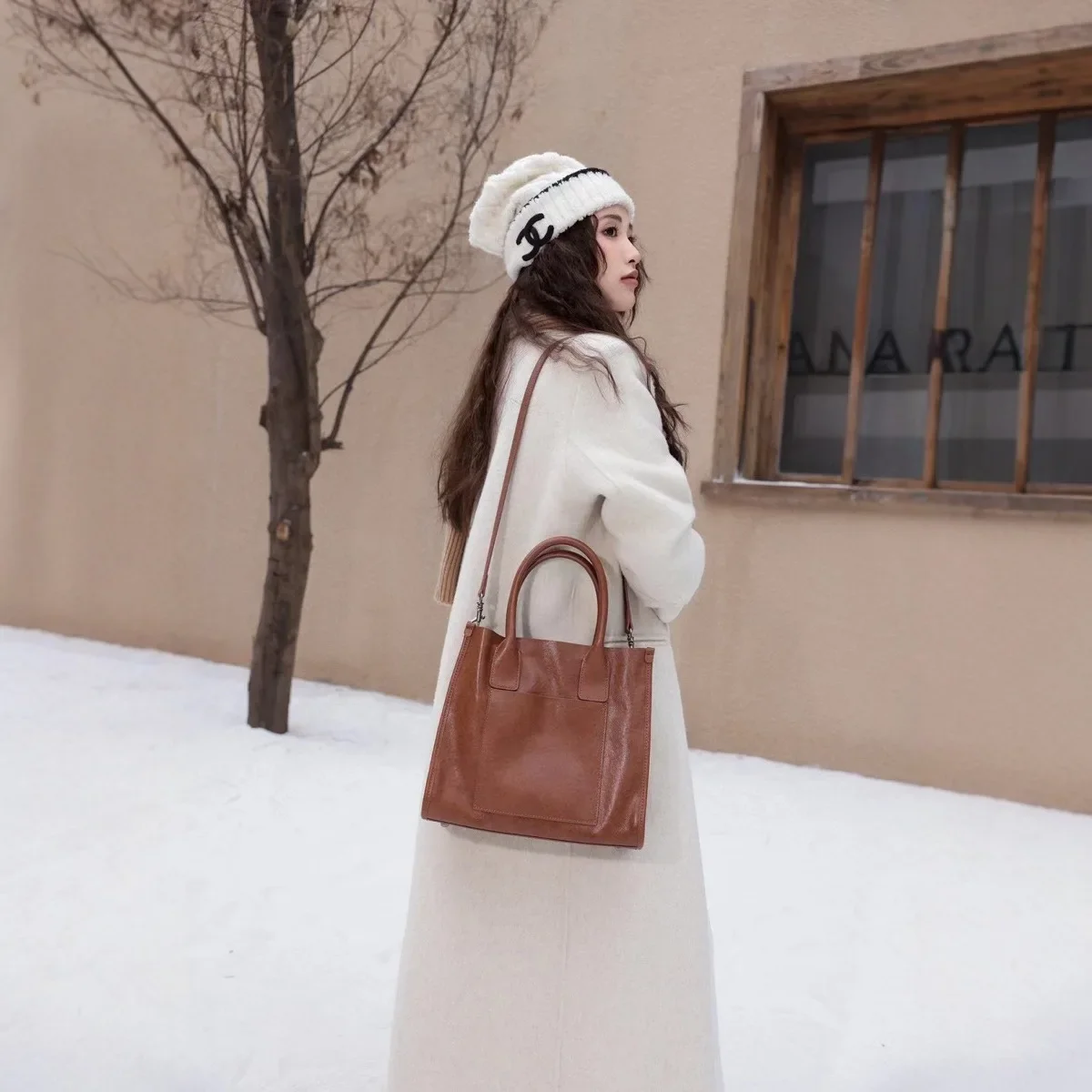 Большая квадратная сумка из воловьей кожи растительного дубления в стиле ретро