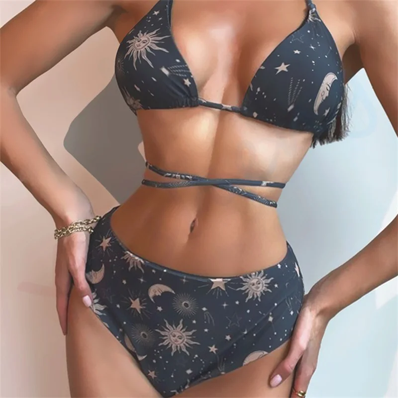 

Новинка 2023, женский купальник, сексуальный Модный Купальник с треугольным разрезом и лямкой на шее, удобное бикини, купальник с аниме принтом, пляжная одежда