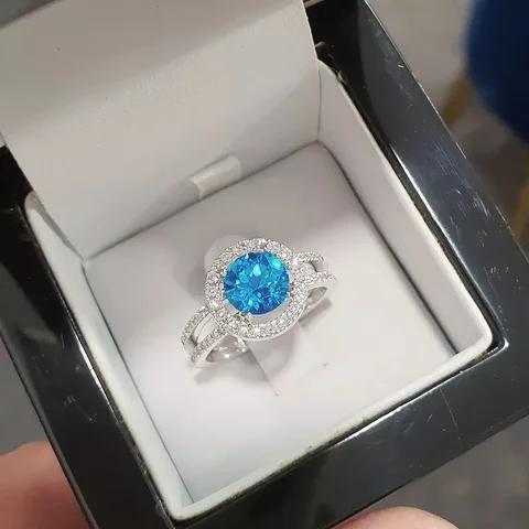 Серебряные кольца НовоПублик с синим и белым камнем