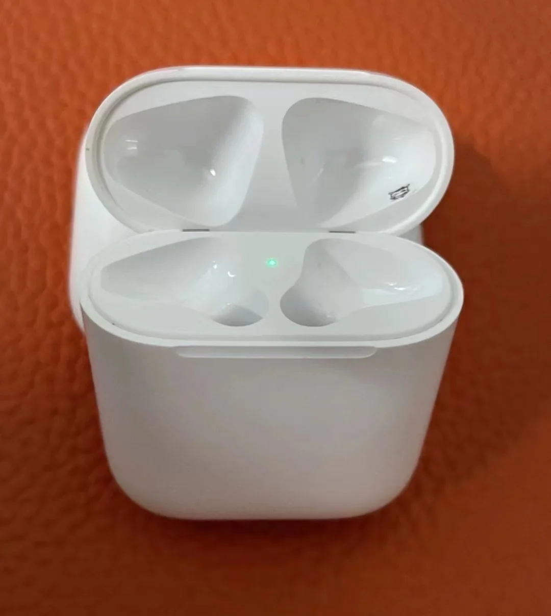 

Оригинальная зарядная док-станция, совместимая с Apple AirPods 2, правая, левая, наушники, новая бывшая в употреблении запасная гарнитура A2031, A2032