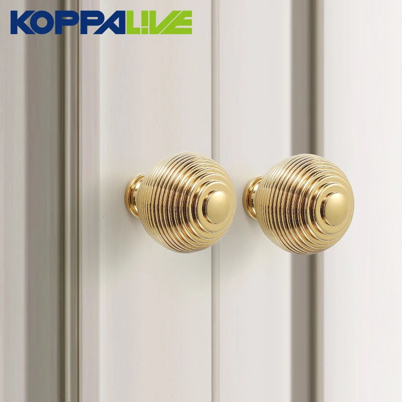 Коппаллив, состоящая из меди, держит золотые кухонные шкафы, комодные ящики с одностворчатыми 32мм отверстиями от гандбола