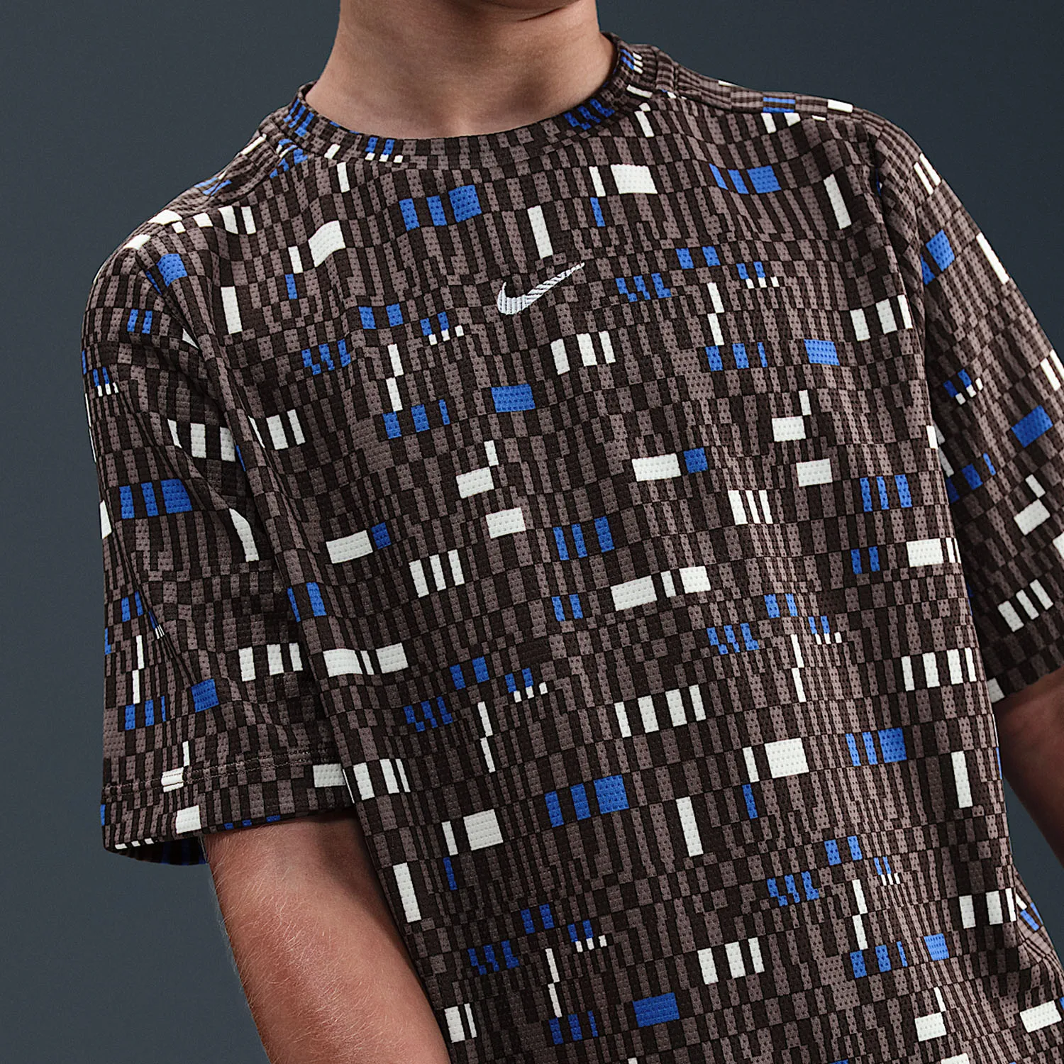 Фото Оригинальная футболка Nike Dri FIT для подростков с полным принтом, дышащая, модная и повседневная, с короткими рукавами, модель HV0204-237. №4