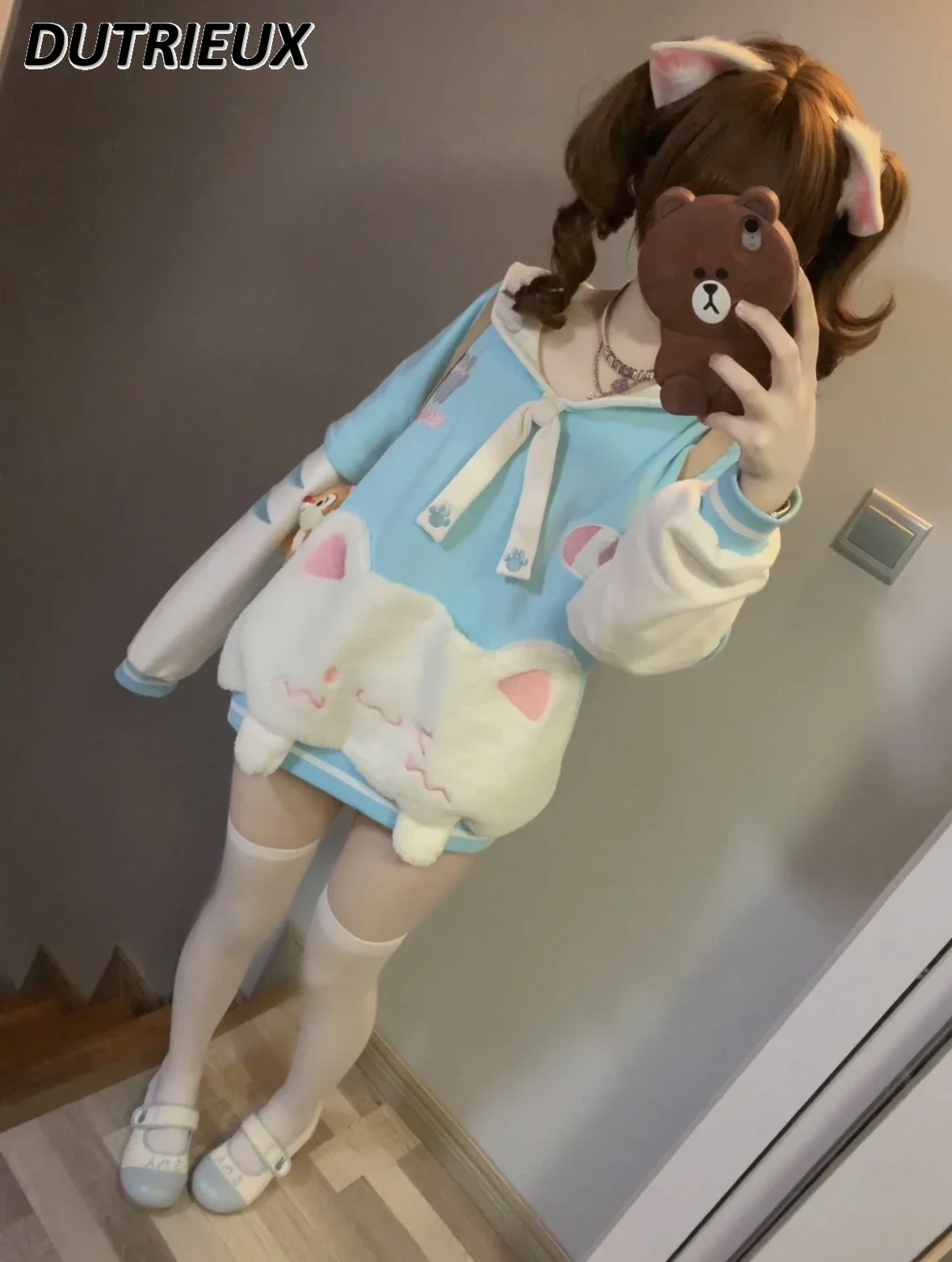 Темно-синий топ с длинными рукавами и вышивкой милые толстовки весенне-осенний