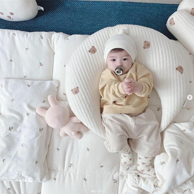 

Moon Shaped Baby Nursing Pillows Soft Cotton Newborn Infants Bear Embroidery Feeding Pillow Cushion 65x25cm