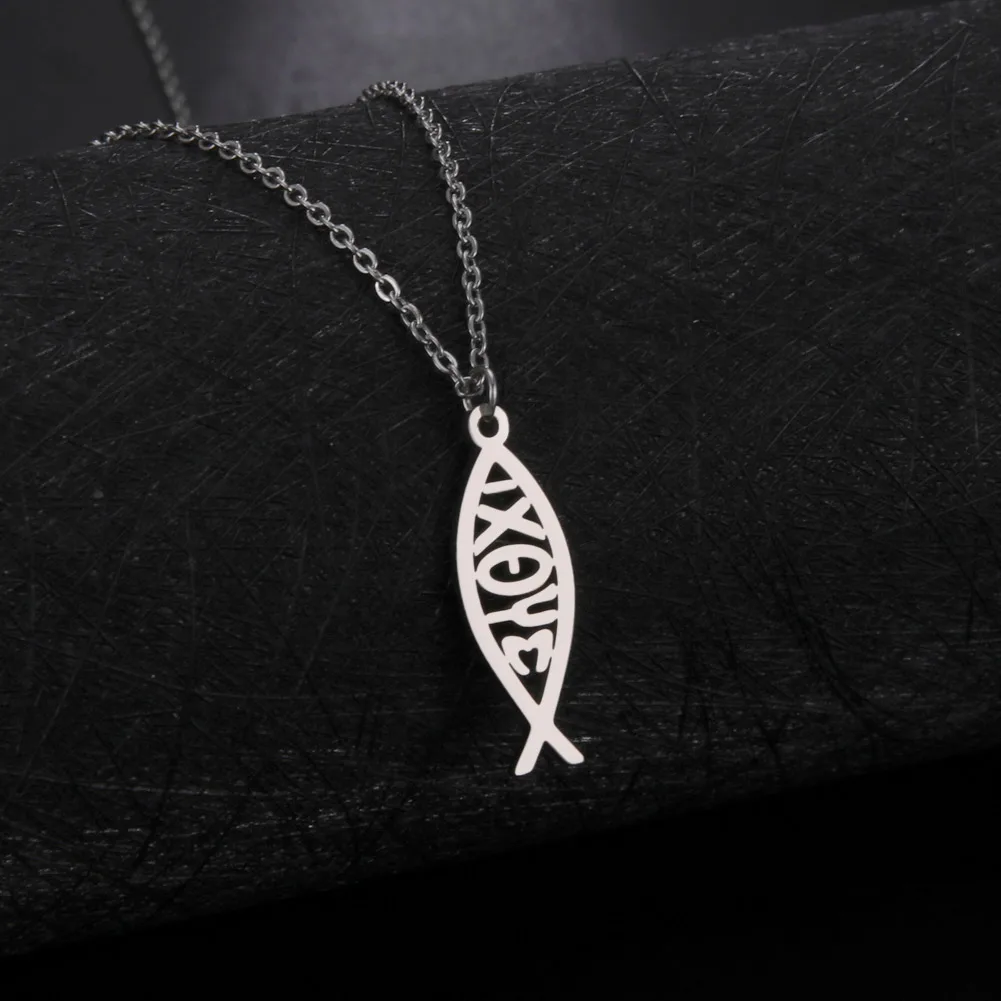 

Fashion Women's Necklace Cutout Fish Pendant Necklace Stainless Steel Necklace Simple Choker Jewelry for Birthday Gifts