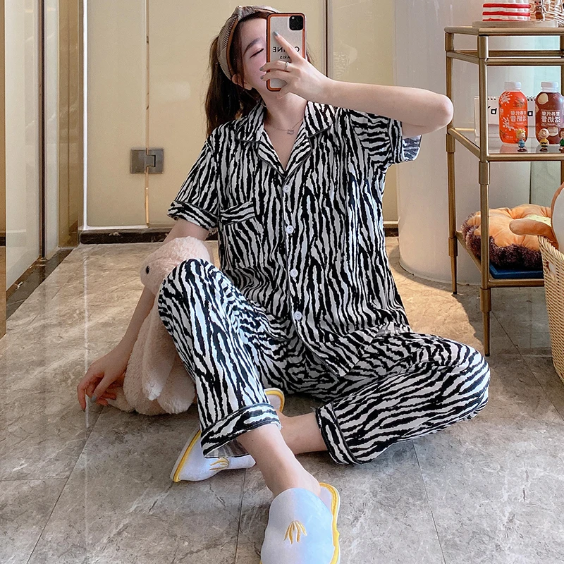 

Женская летняя пижама из молочного шелка, брюки с коротким рукавом, комплект из 2 предметов, в полоску, дизайнерская Милая одежда для сна для ...