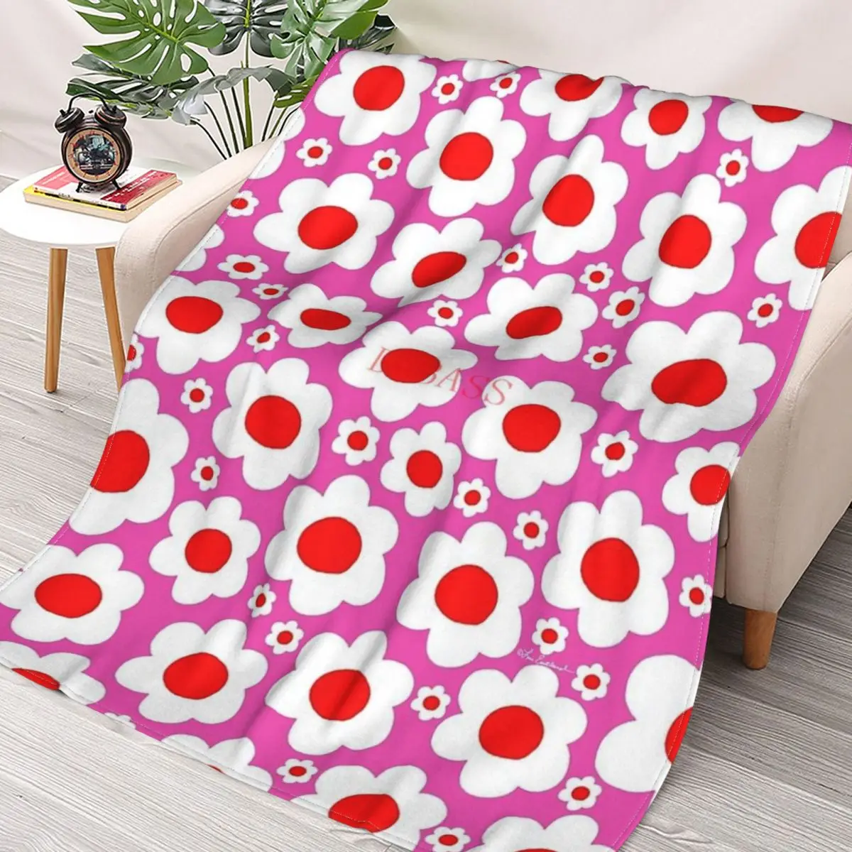 

Retro 60s Bright Pop Flowers 3D Printed Flannel Throw Blanket