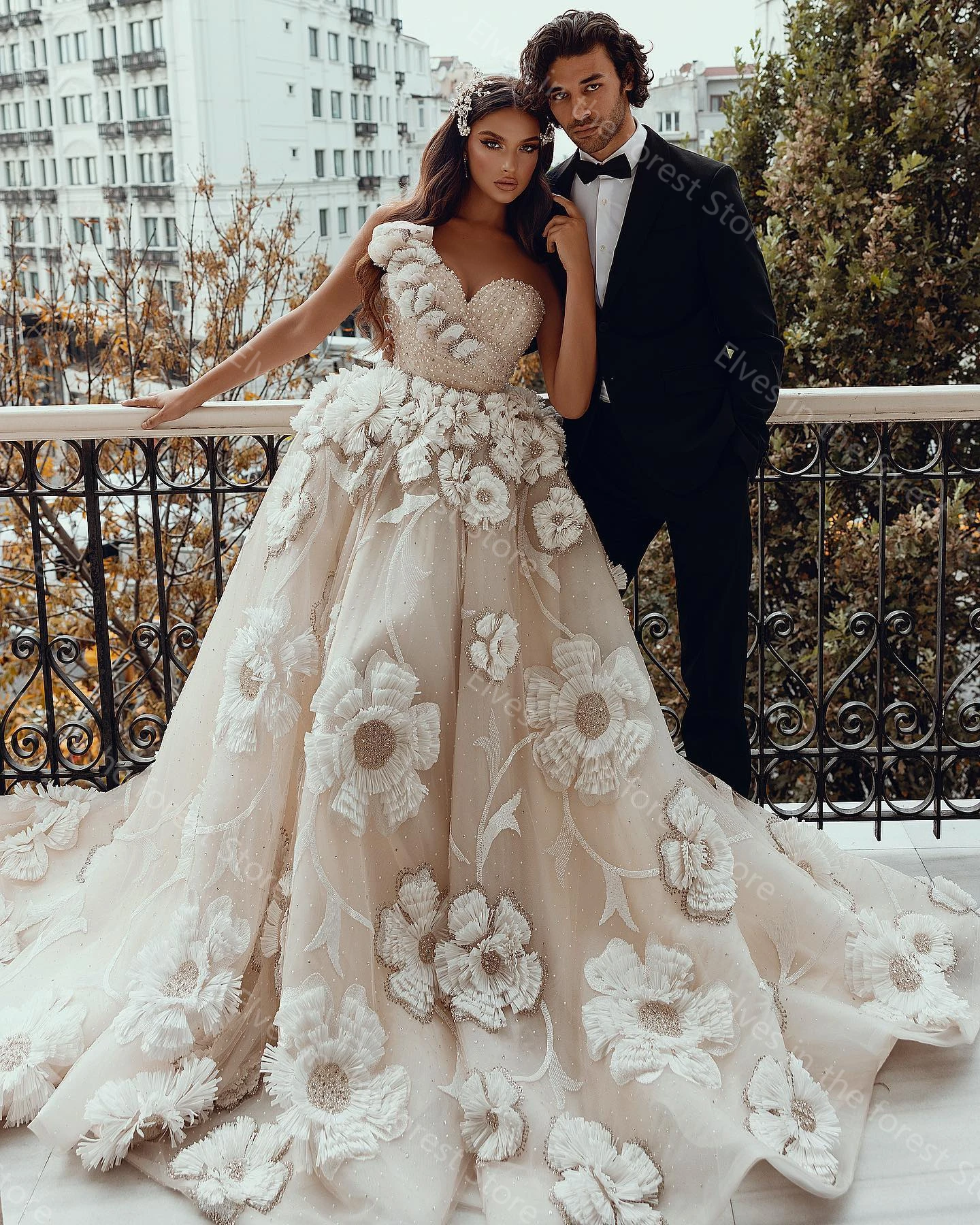 

Glamorous Ball Gown Wedding Dresses Appliques Crystals Floral Sleeveless Vintage Bridal Gowns Sweetheart robes de mariée