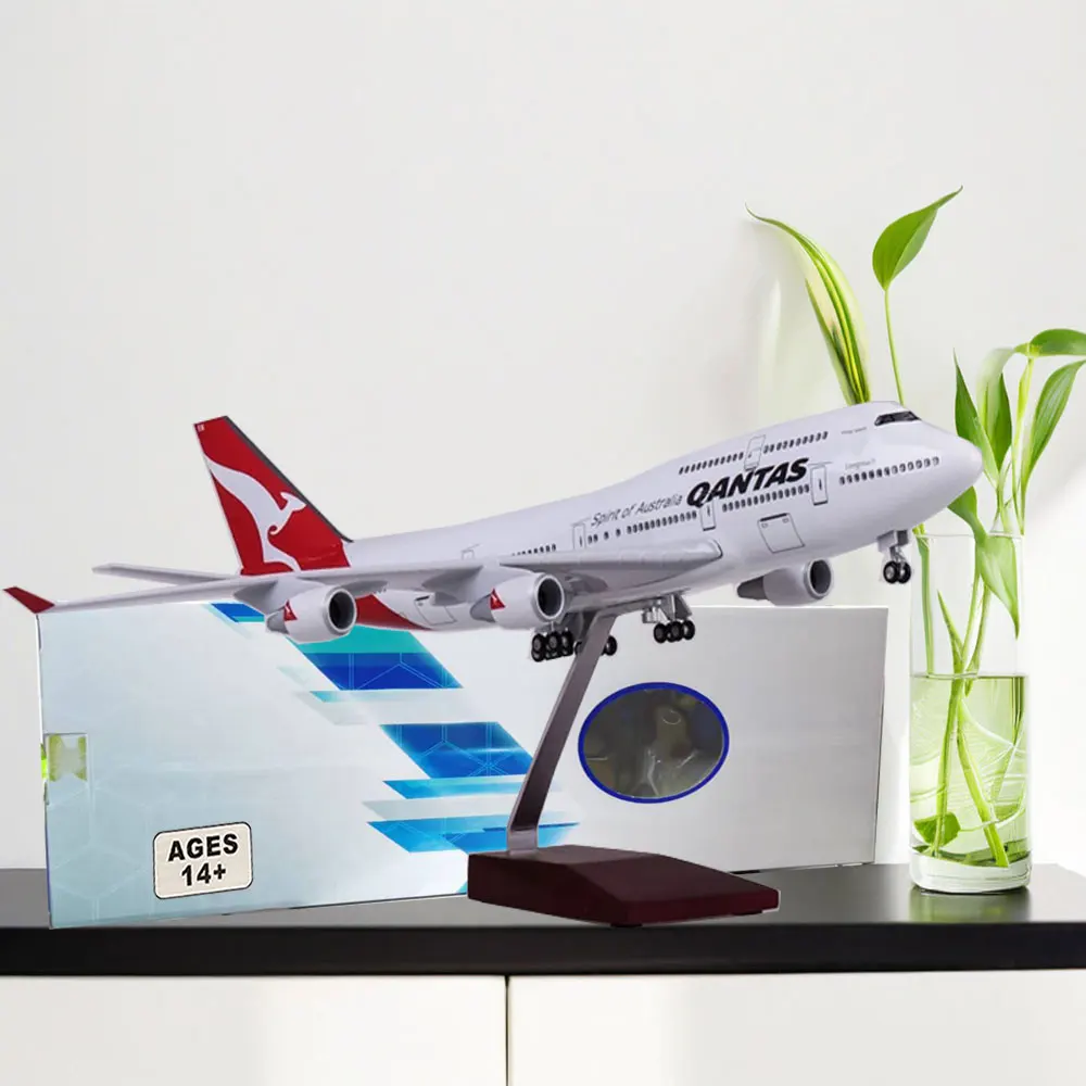 Модель самолета QANTAS Boeing 747 1/150