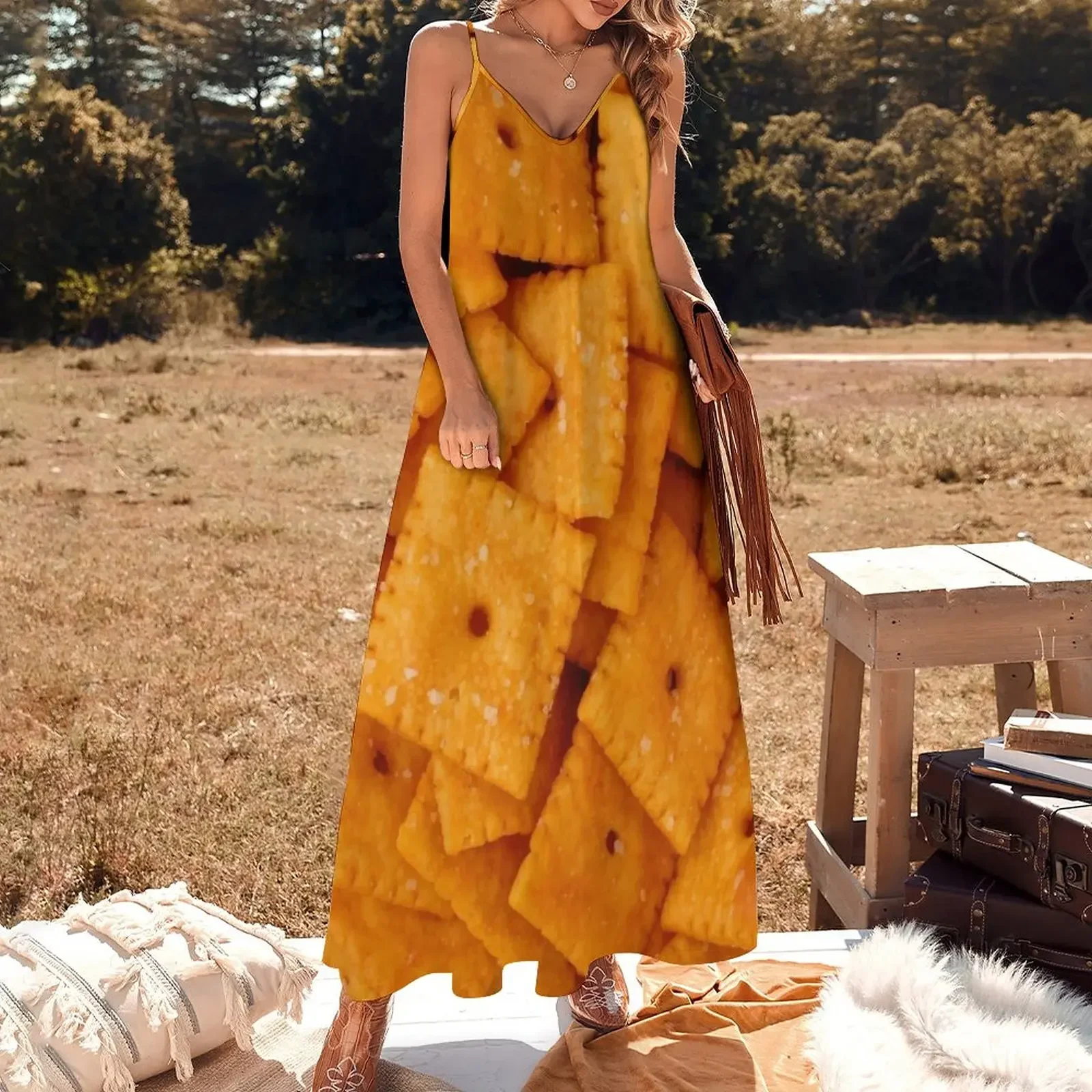 Женское летнее платье без рукавов 2024