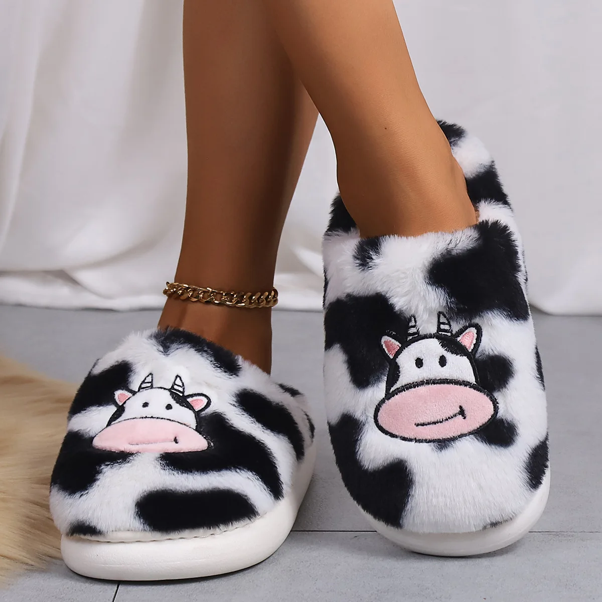 

Женские легкие домашние ботинки на мягкой подошве, Симпатичные Мультяшные хлопковые тапочки молочной коровы для женщин, зимние теплые пушистые меховые домашние тапочки