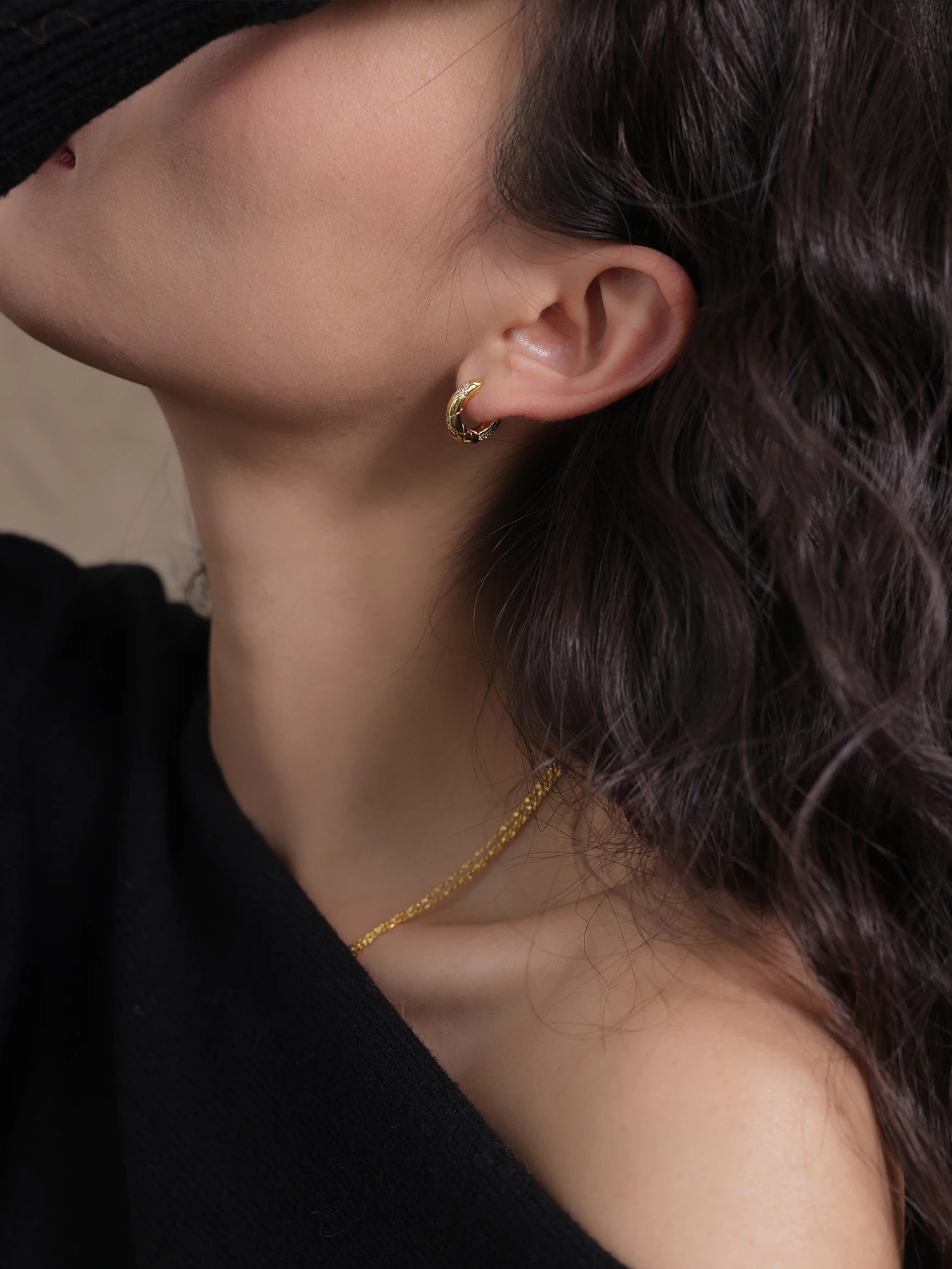 [Новинка] Arsis New Year Snake Running Маленькие серьги Легкие роскошные французские