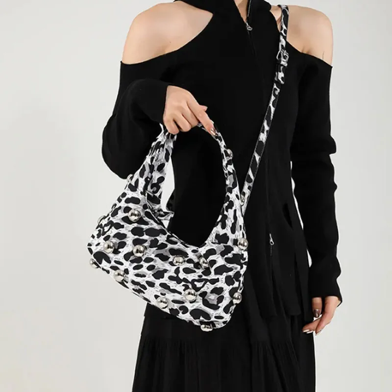 Новая женская сумка с леопардовым принтом модная через плечо заклепками женские