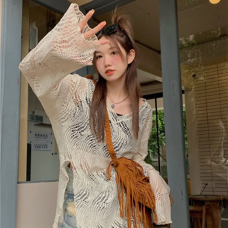 

Long-sleeved Sunscreen Hollowed Out V-neck T-shirt Women's Summer Design Sense Slit Air Conditioning Smock Thin Style Top