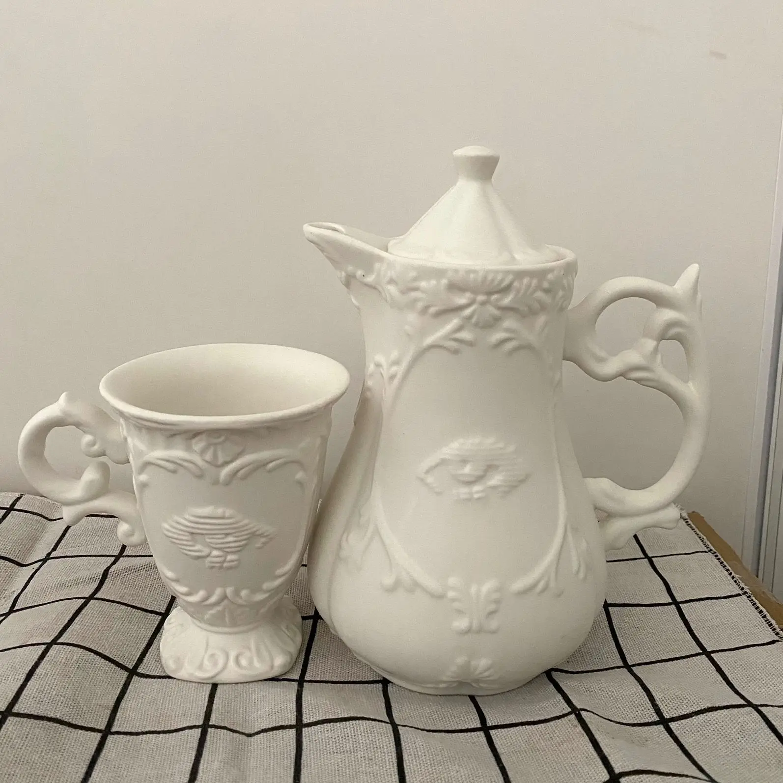 Итальянский дизайнерский стеклянный чайник из белого фарфора с тиснением