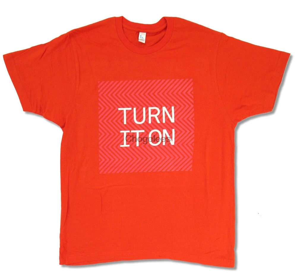 Футболка для взрослых и мальчиков из зоомагазина включают его на турне 2013