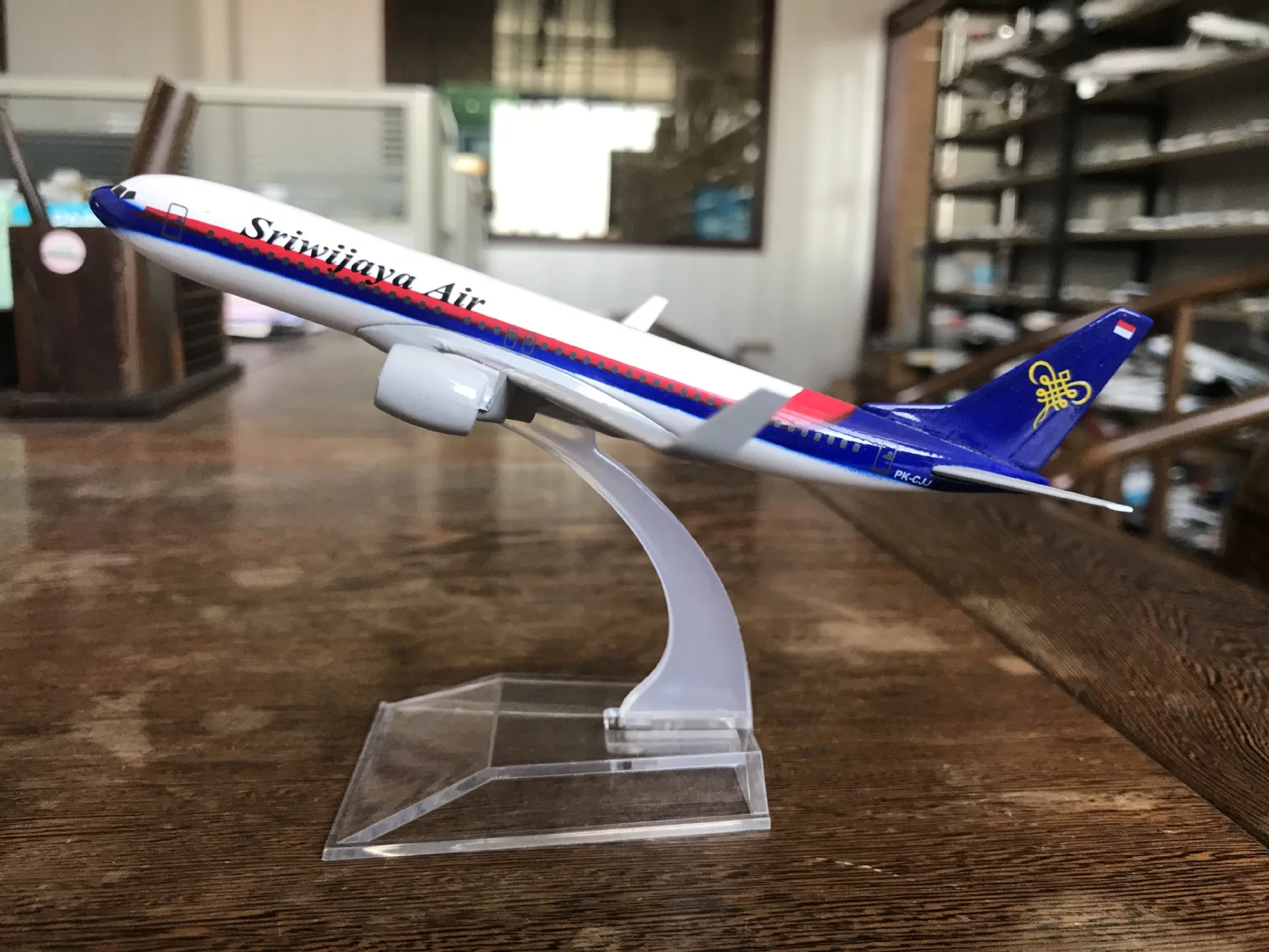 

Boeing 737 Plane Model 16cm Finished Metal Diecast Simulation Models Desk Ornament for Kids Birthday Gift 1:246 16cm