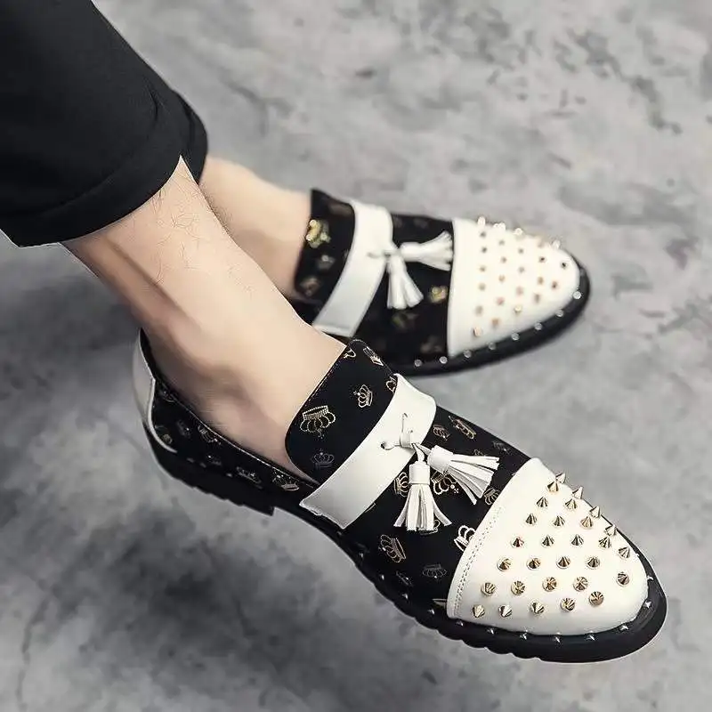 

WEH Wedding Shoes For Men Rivets Luxury brand Fashion Designer Black Tassels With Flat Shoes Man Party Dress Formal Prom Shoes
