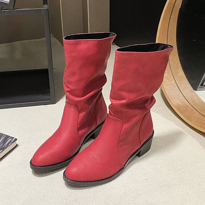 Женские ботинки на толстом каблуке новые зимние модные нескользящие