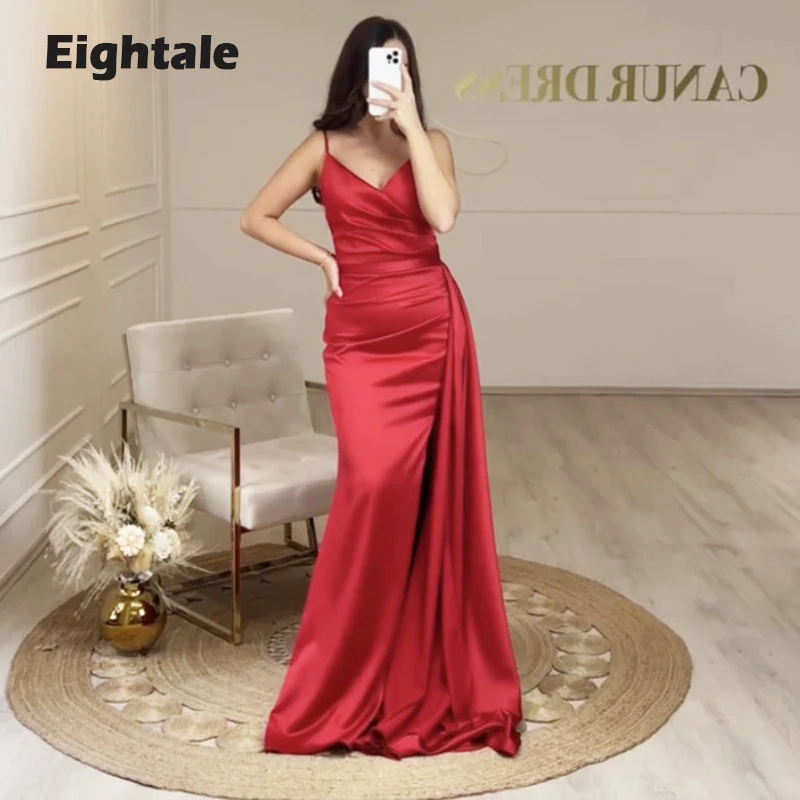 

Платье вечернее атласное на бретелях, с V-образным вырезом