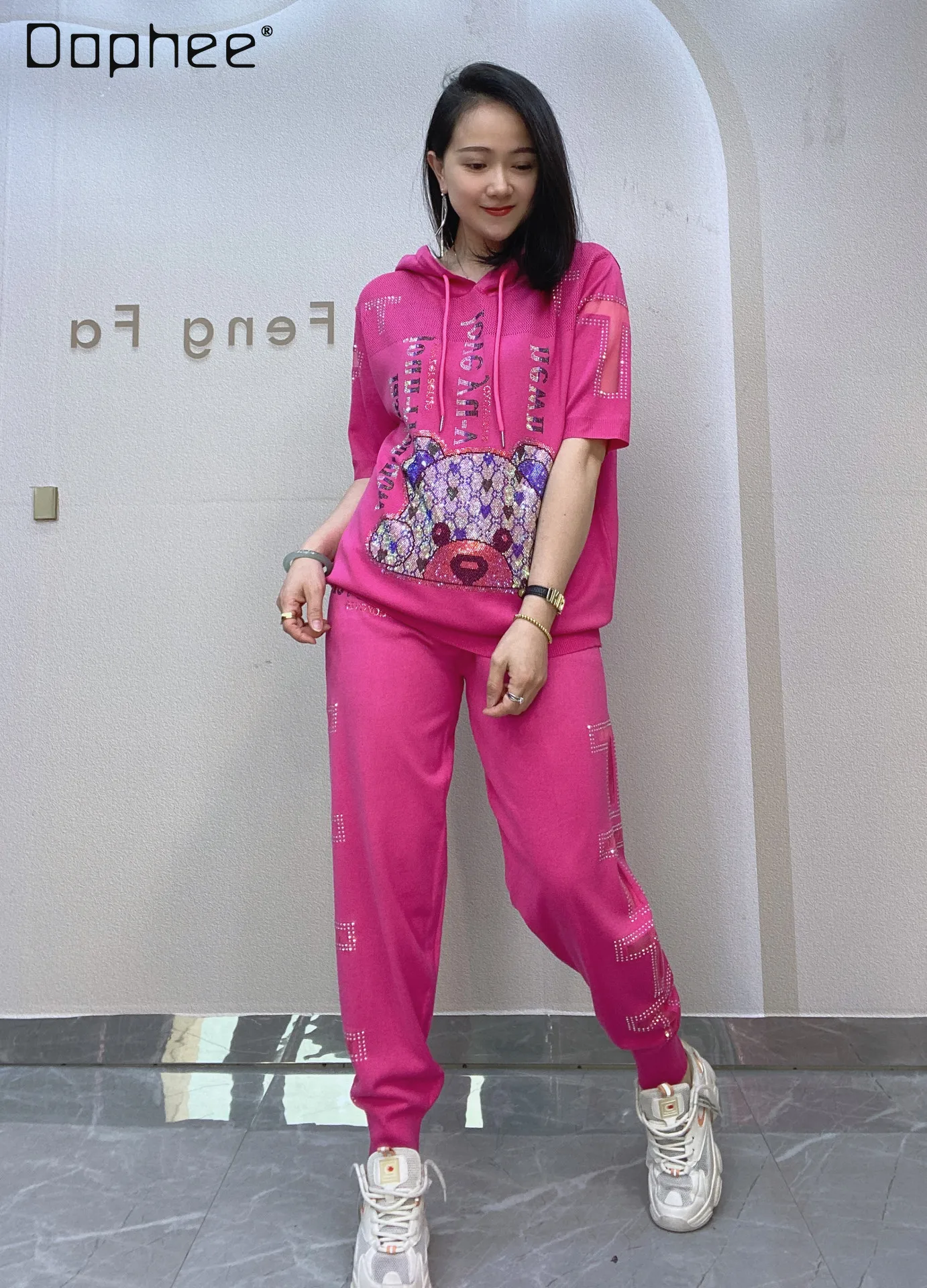 

Комплект брюк Женская одежда Новинка Весна Лето пуловер с коротким рукавом с капюшоном трикотажный топ брюки с мультяшным рисунком костюм из двух предметов