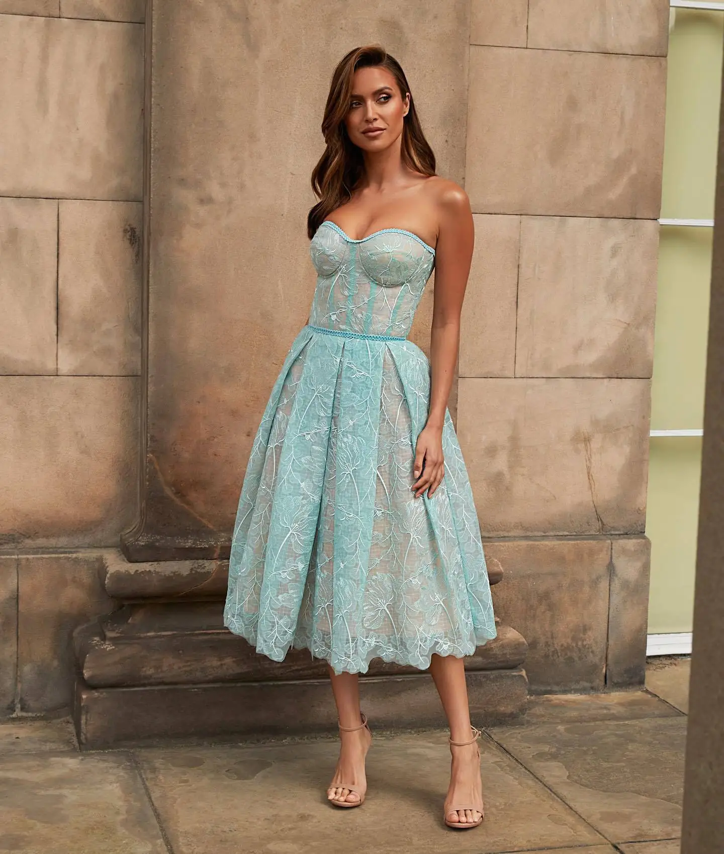 

Элегантное цветочное кружевное платье-миди без бретелек, женское сексуальное платье с открытой спиной без рукавов, Клубные вечерние платья...