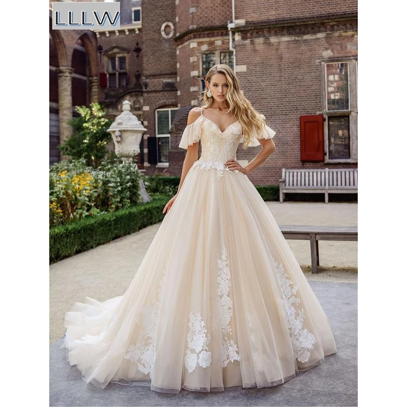 

Кружевное свадебное платье-трапеция цвета шампанского, Тюлевое платье с длинным шлейфом, на заказ, с V-образным вырезом, на бретелях, с откры...