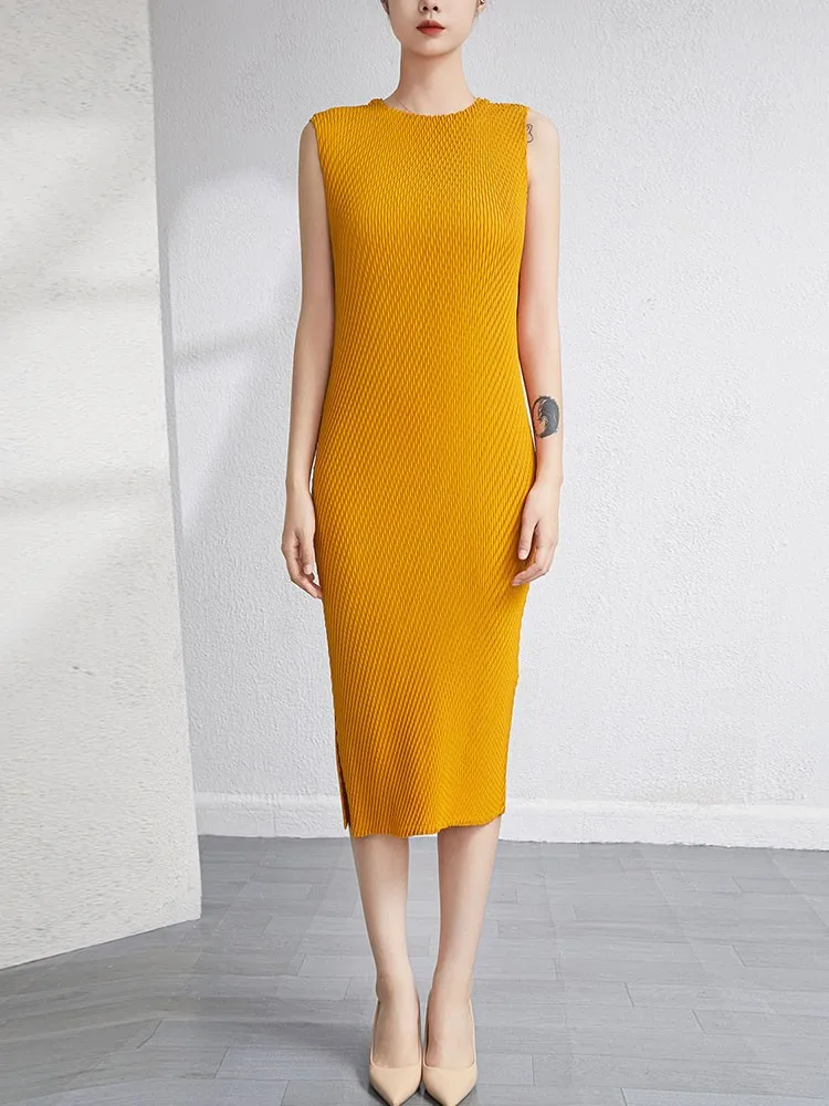 

Hiissey Miyake Designer 2023 Spring Summer Women A-line Dress Fish Scale Pleated Elegant Sleeveless Solid Color Slim Dress