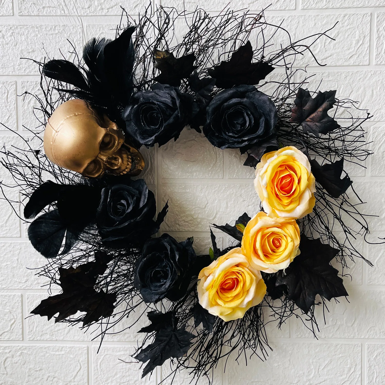 

Искусственный венок розы, дверной венок с украшением в виде черепа, готический венок на Хэллоуин, настенный домашний декор