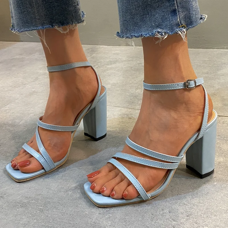 

Женские сандалии, Новинка лета 2023, модная привлекательная Дизайнерская Женская однотонная обувь с открытым носком на высоком каблуке, женская обувь большого размера с квадратным носком