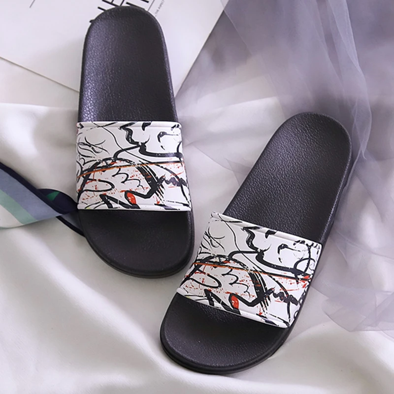 

Сланцы женские с граффити, модные Нескользящие шлепанцы для пляжа и улицы, домашние сандалии для отдыха, для ванной комнаты, обувь для пар