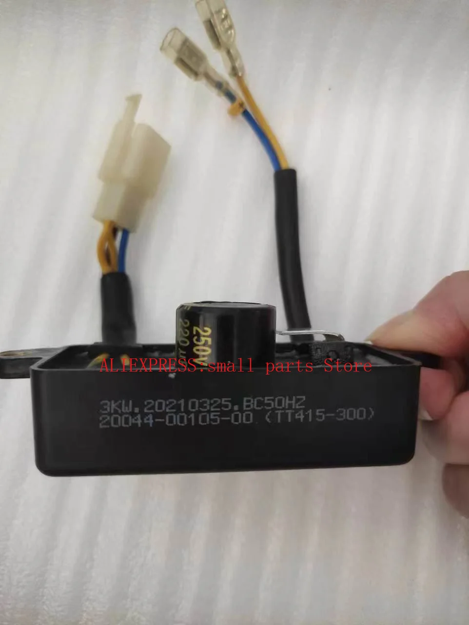 

Деталь генератора регулятора напряжения 3 кВт TT415-300 AVR LIHUA