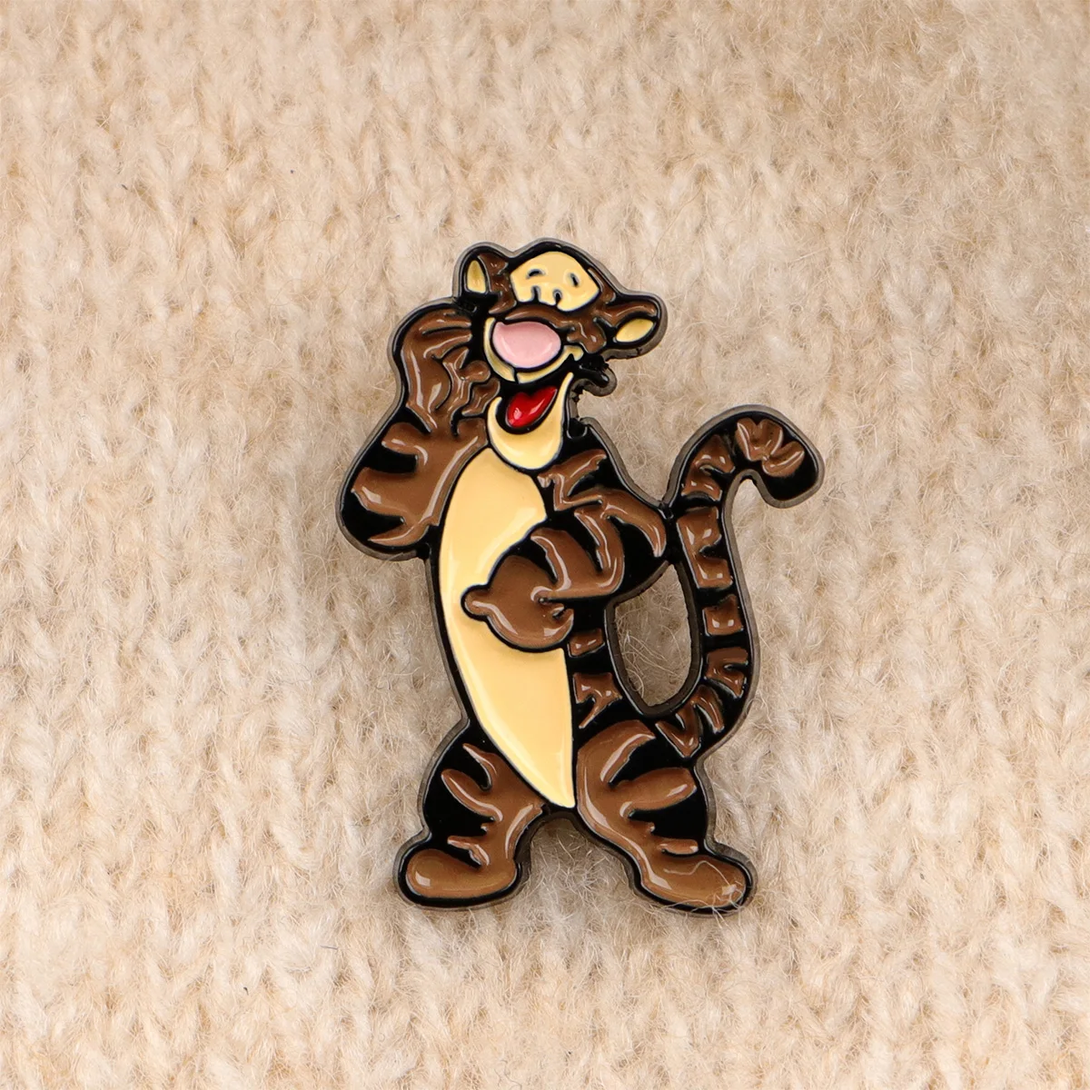 Эмалированная брошь MINISO