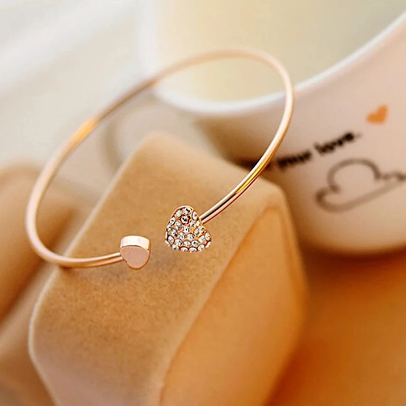 

Простой Очаровательный Браслет-манжета с сердечками, Открытый браслет, Модная бижутерия для женщин, золотой цвет, регулируемый браслет, под...