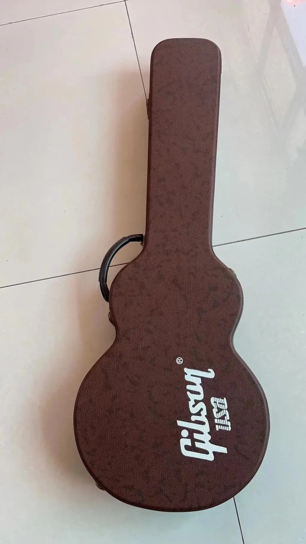 

Send in 3 days the link for the hardcase sell with guitar