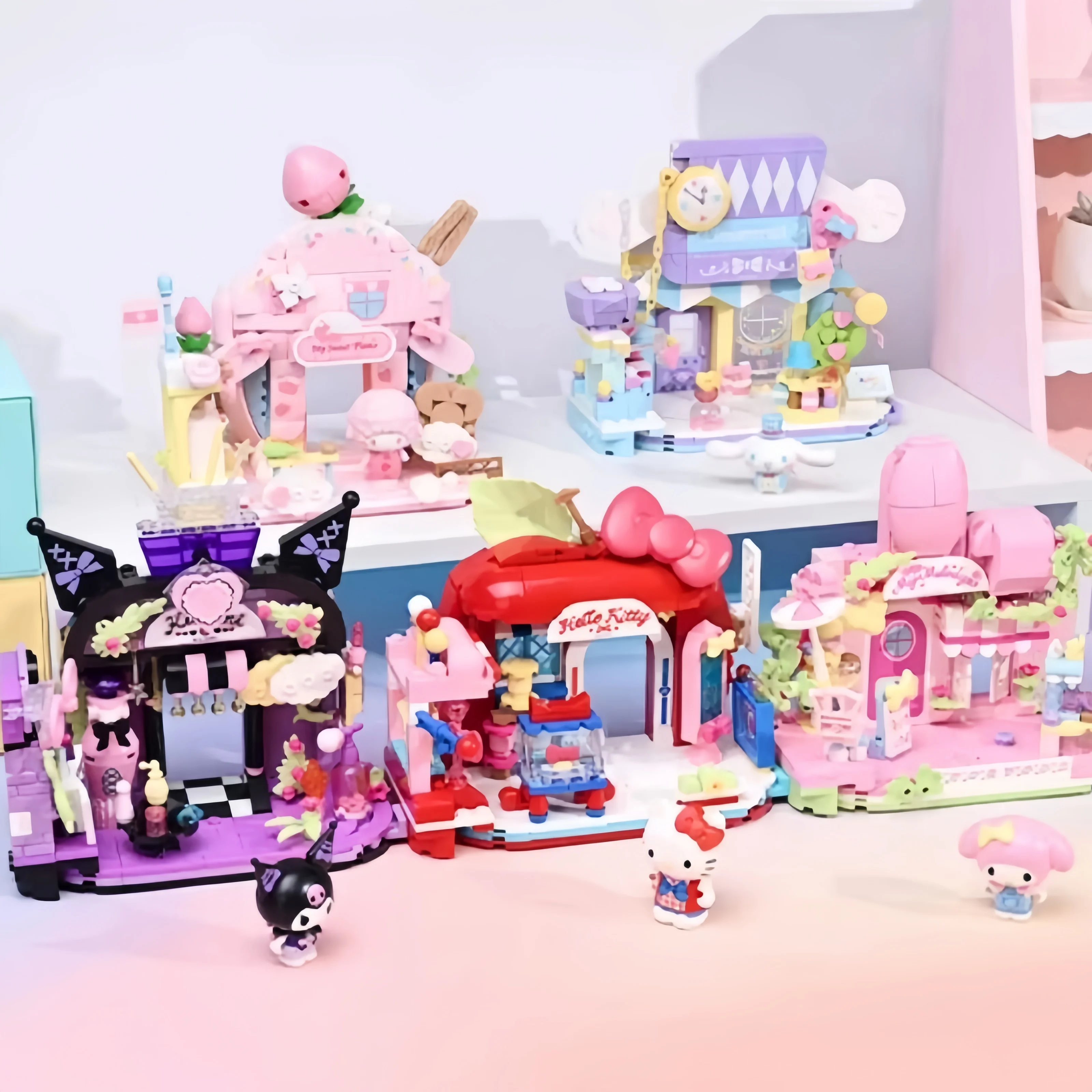 Конструктор Keeppley Sanrio Family Series: Модели уличных сцен для сборки (Куроми, Синаморолл, Хелло Китти) – Игрушки-украшения, подарки для детей (art.: 3920da69d5a75) - 3920da69d5a75